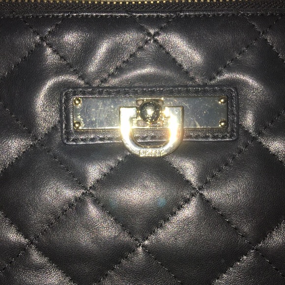 💕DKNY Donna Karen New York Black Quilted Small Shoulder Bag - Picture 3 of 12